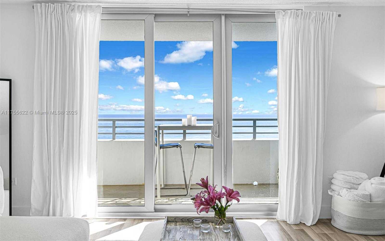 Small Image of 5555 COLLINS AVE #10M, Miami Beach Number 2