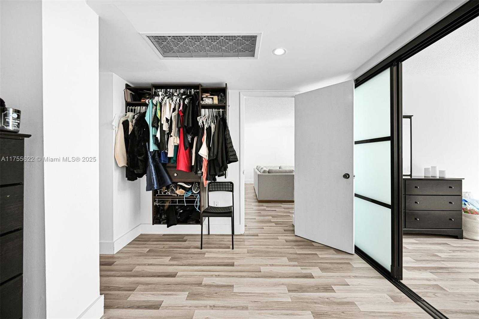 Small Image of 5555 COLLINS AVE #10M, Miami Beach Number 21