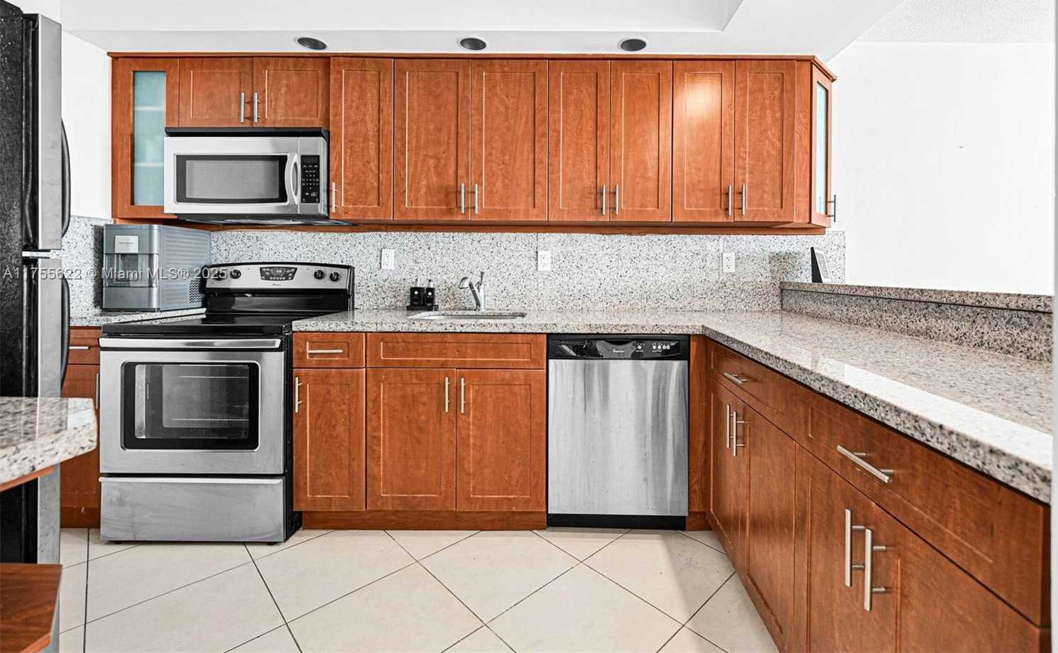 Small Image of 5555 COLLINS AVE #10M, Miami Beach Number 25