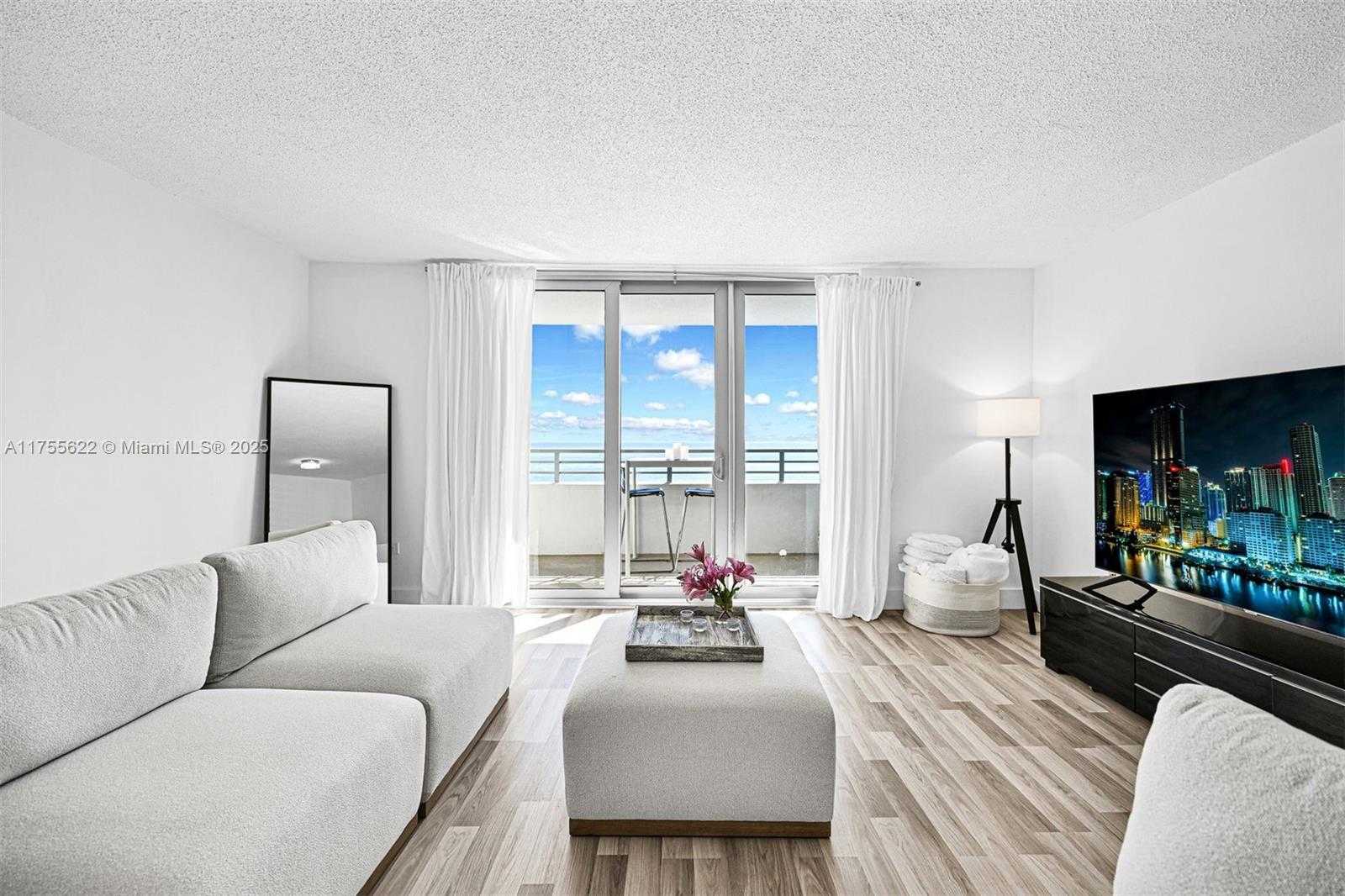 Small Image of 5555 COLLINS AVE #10M, Miami Beach Number 3