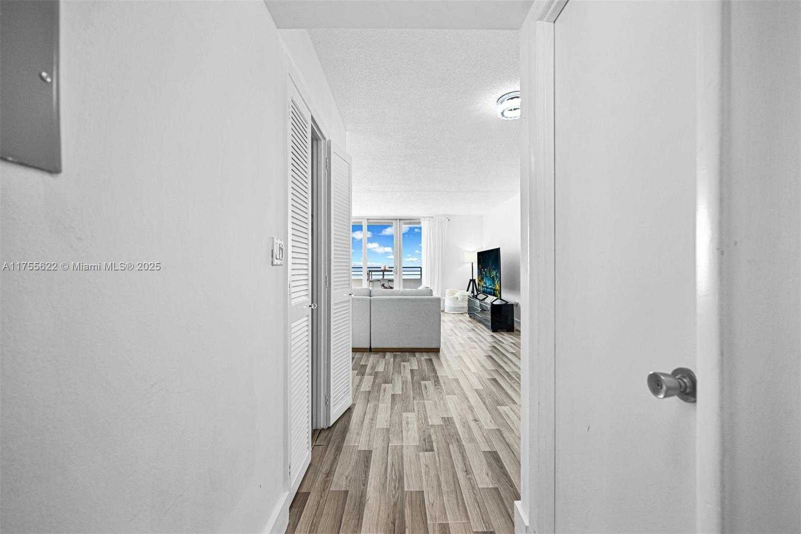 Small Image of 5555 COLLINS AVE #10M, Miami Beach Number 31