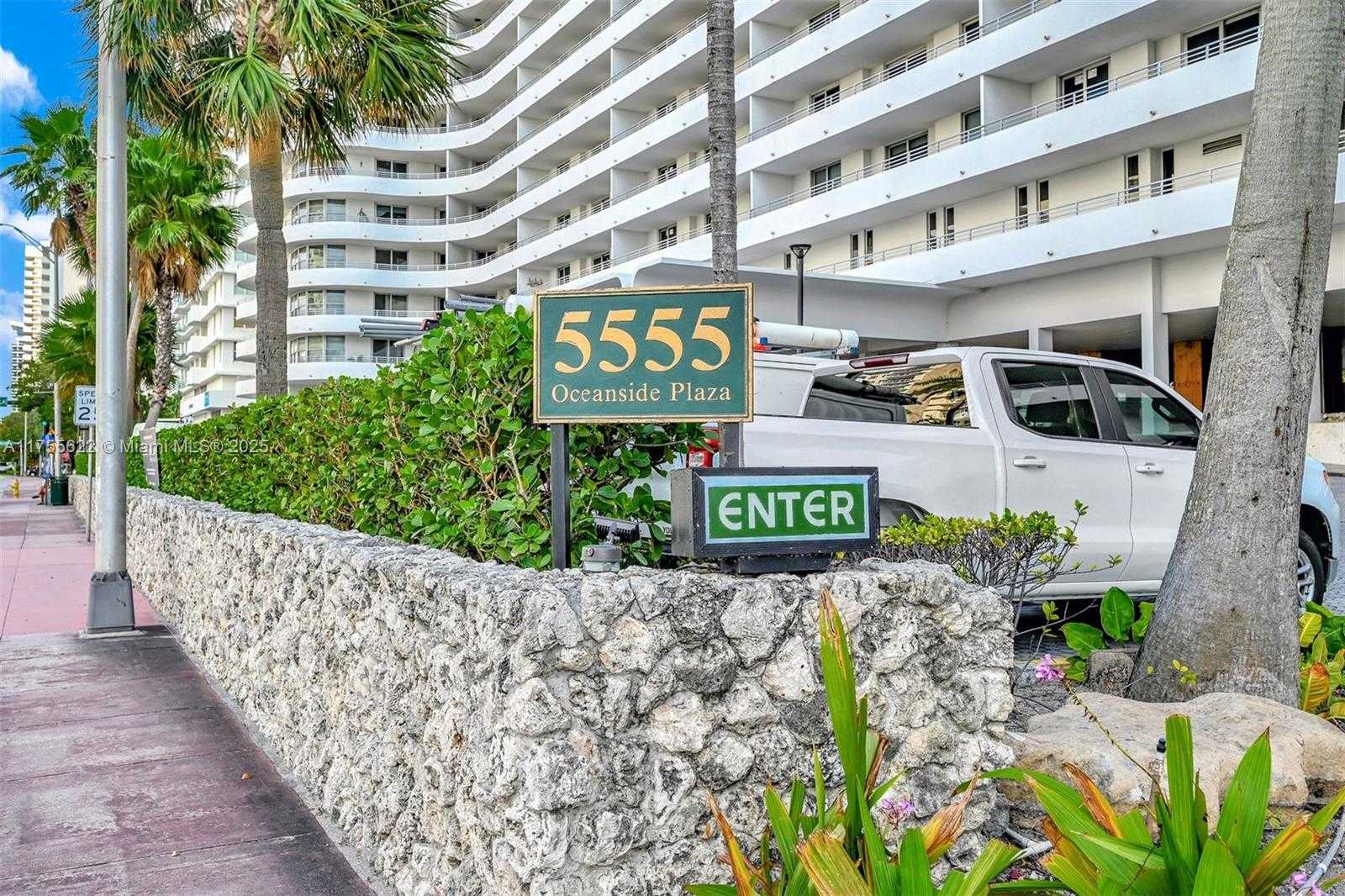 Small Image of 5555 COLLINS AVE #10M, Miami Beach Number 36