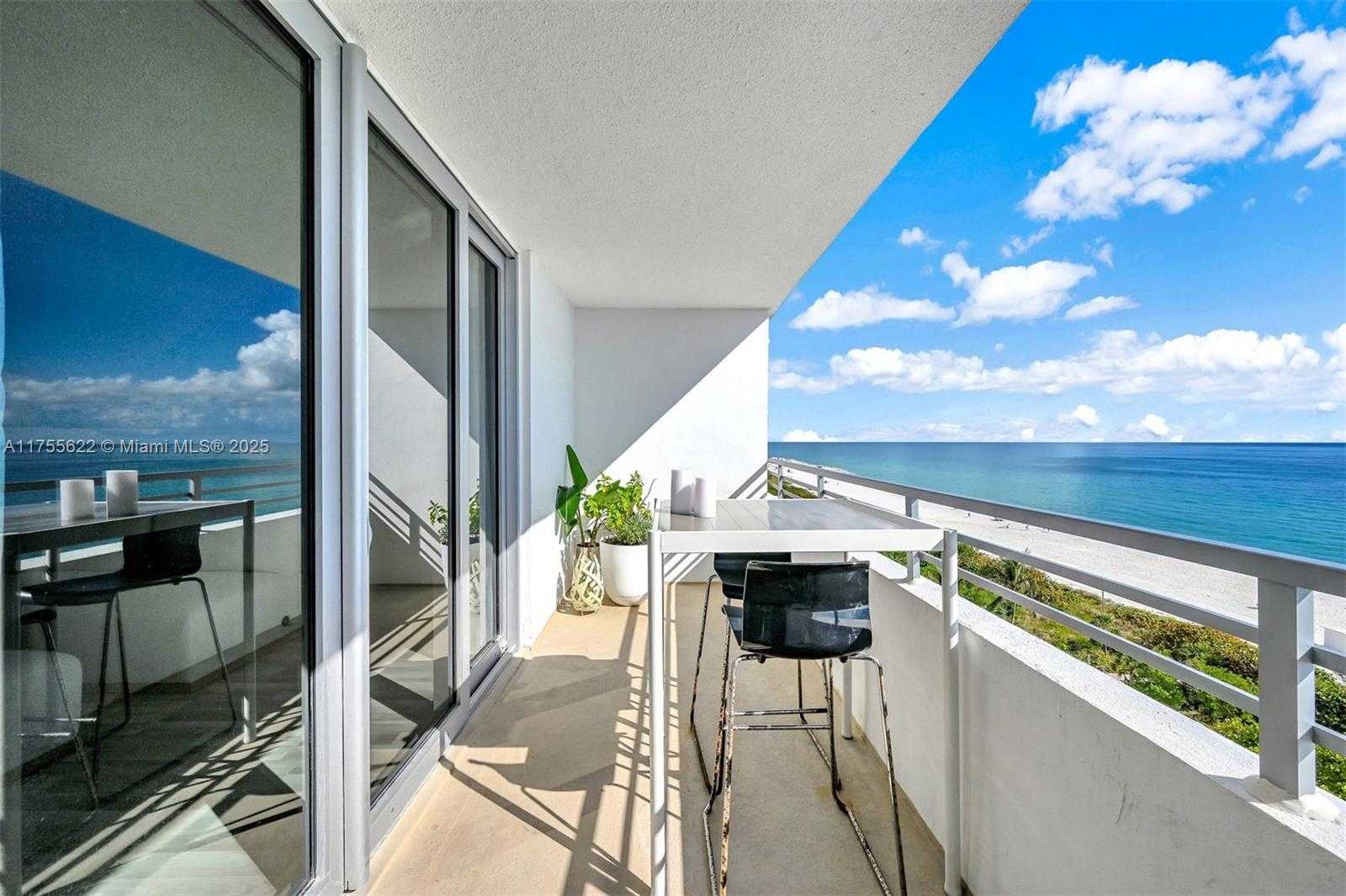 Small Image of 5555 COLLINS AVE #10M, Miami Beach Number 4