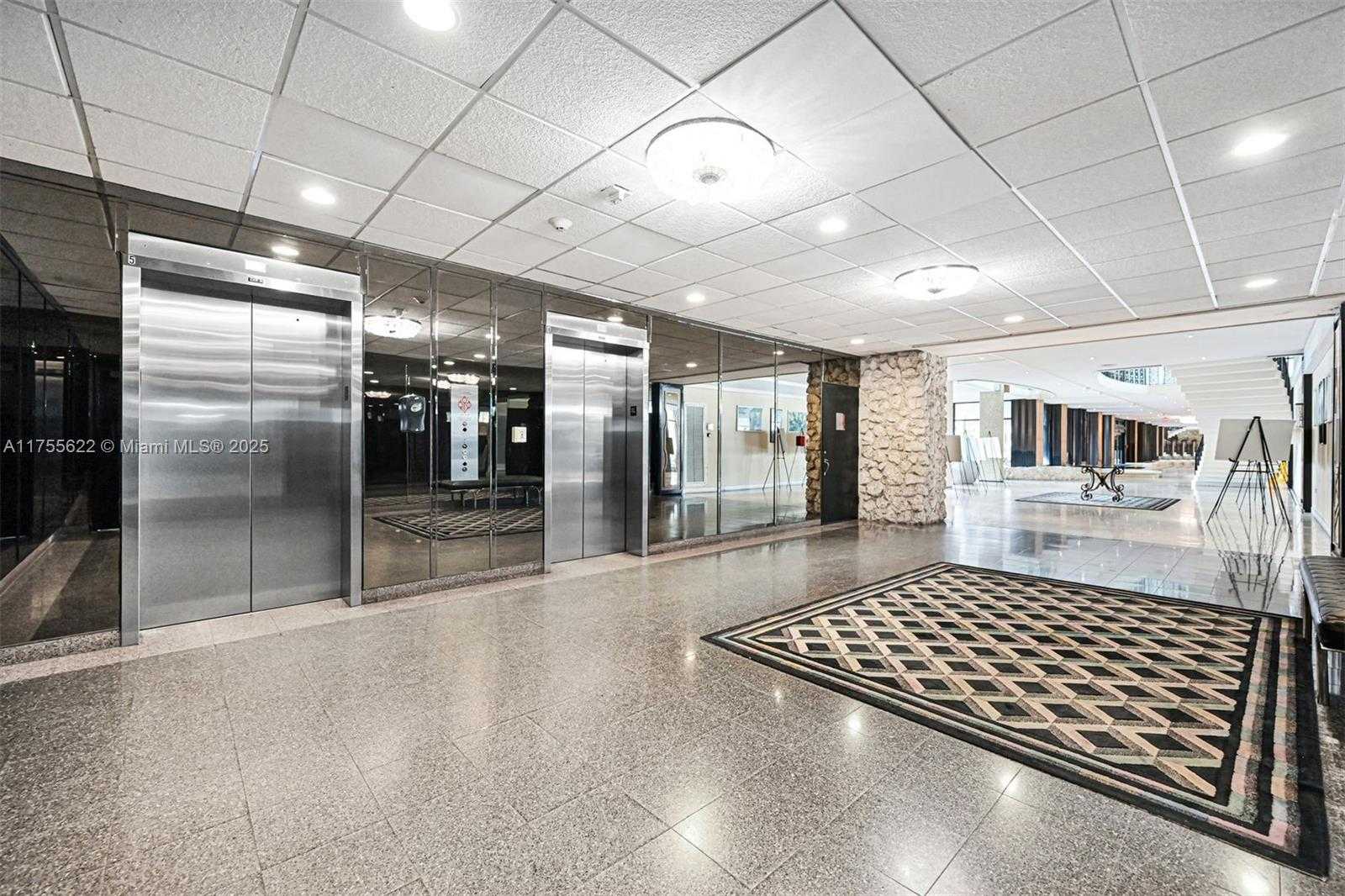 Small Image of 5555 COLLINS AVE #10M, Miami Beach Number 44