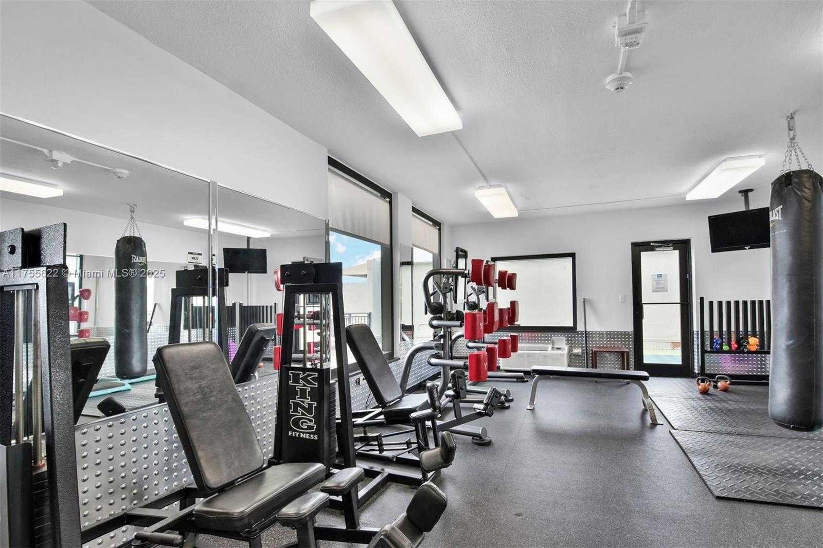 Small Image of 5555 COLLINS AVE #10M, Miami Beach Number 46