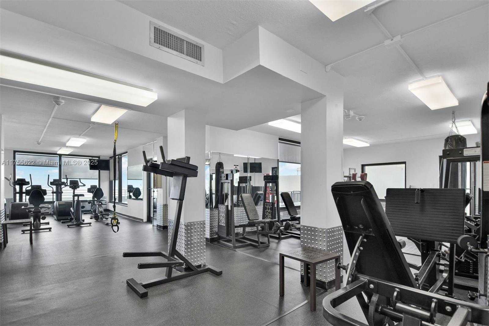 Small Image of 5555 COLLINS AVE #10M, Miami Beach Number 47