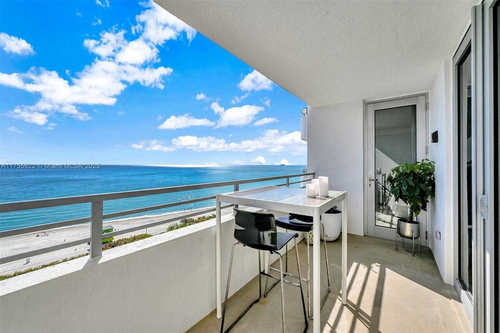 Small Image of 5555 COLLINS AVE #10M, Miami Beach Number 5