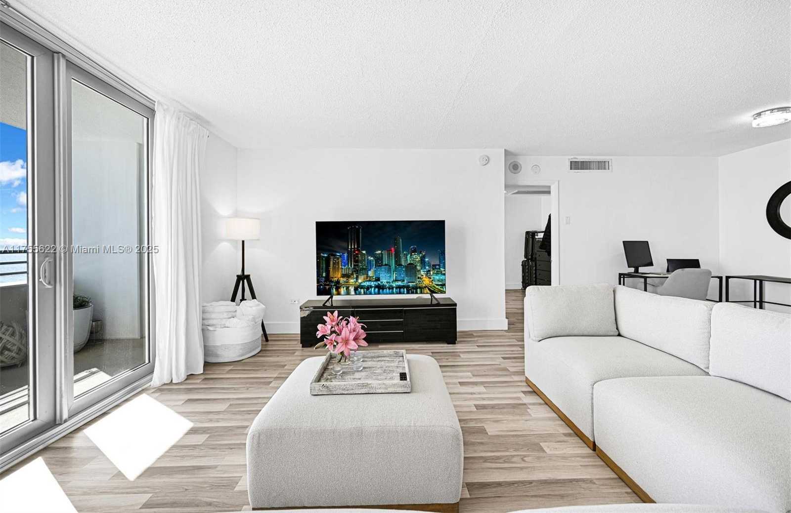 Small Image of 5555 COLLINS AVE #10M, Miami Beach Number 6