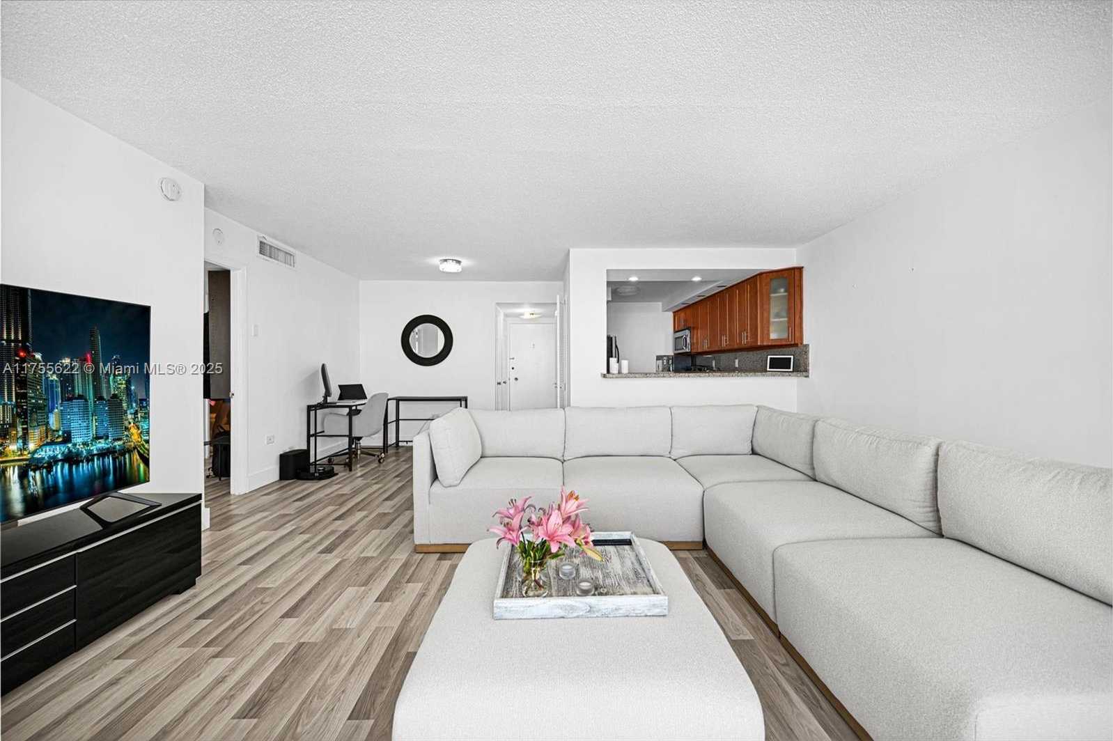 Small Image of 5555 COLLINS AVE #10M, Miami Beach Number 8