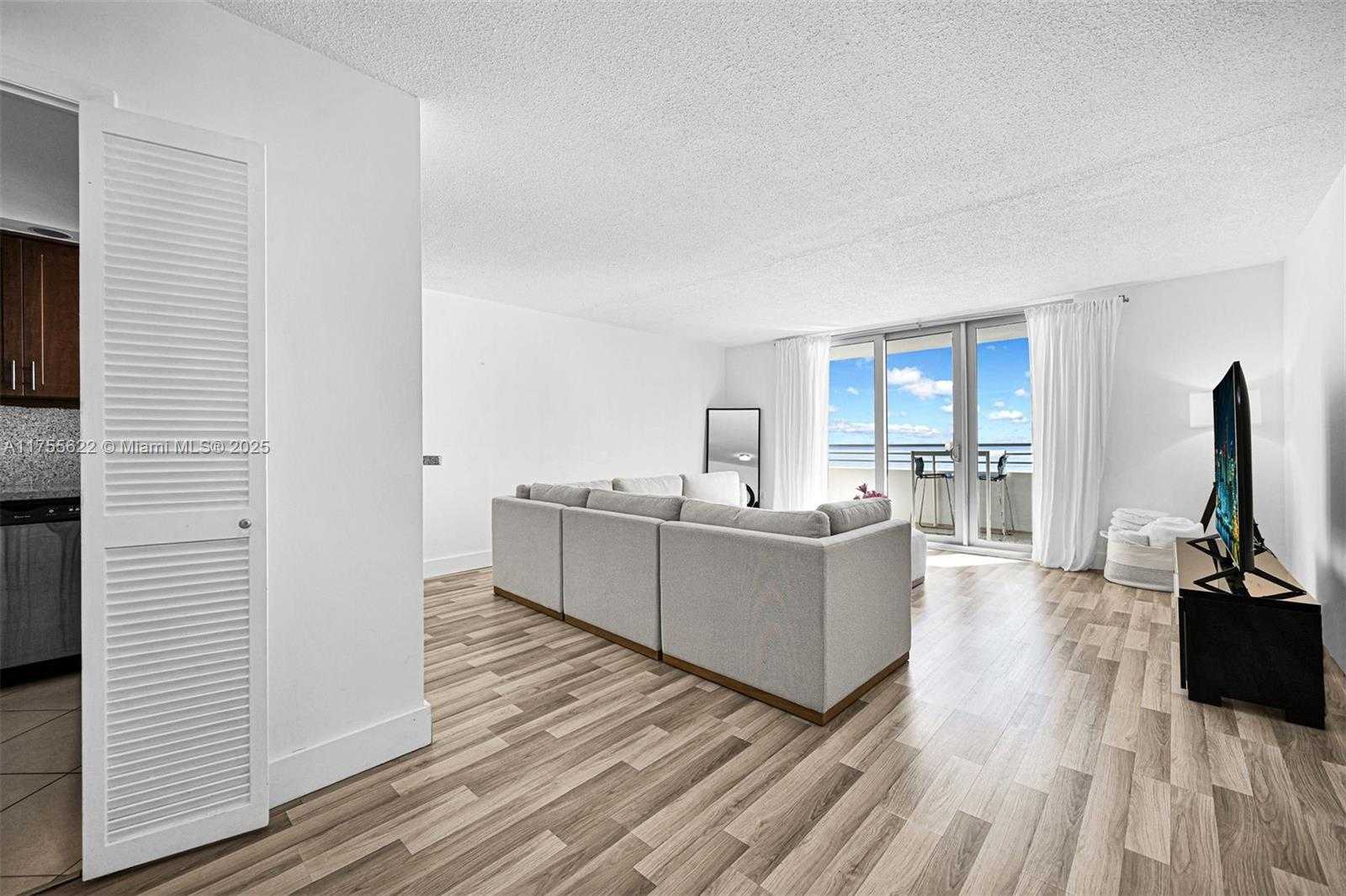 Small Image of 5555 COLLINS AVE #10M, Miami Beach Number 9