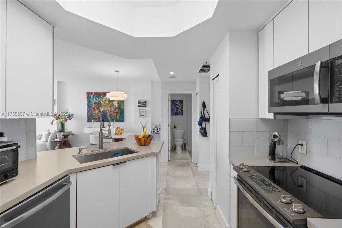 Small Image of 888 BRICKELL KEY DR #1502, Miami Number 10