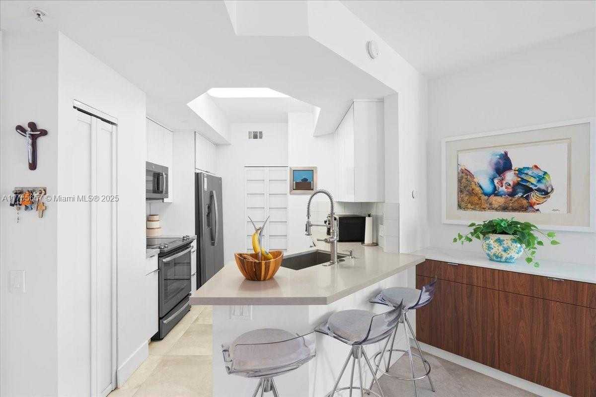 Small Image of 888 BRICKELL KEY DR #1502, Miami Number 11