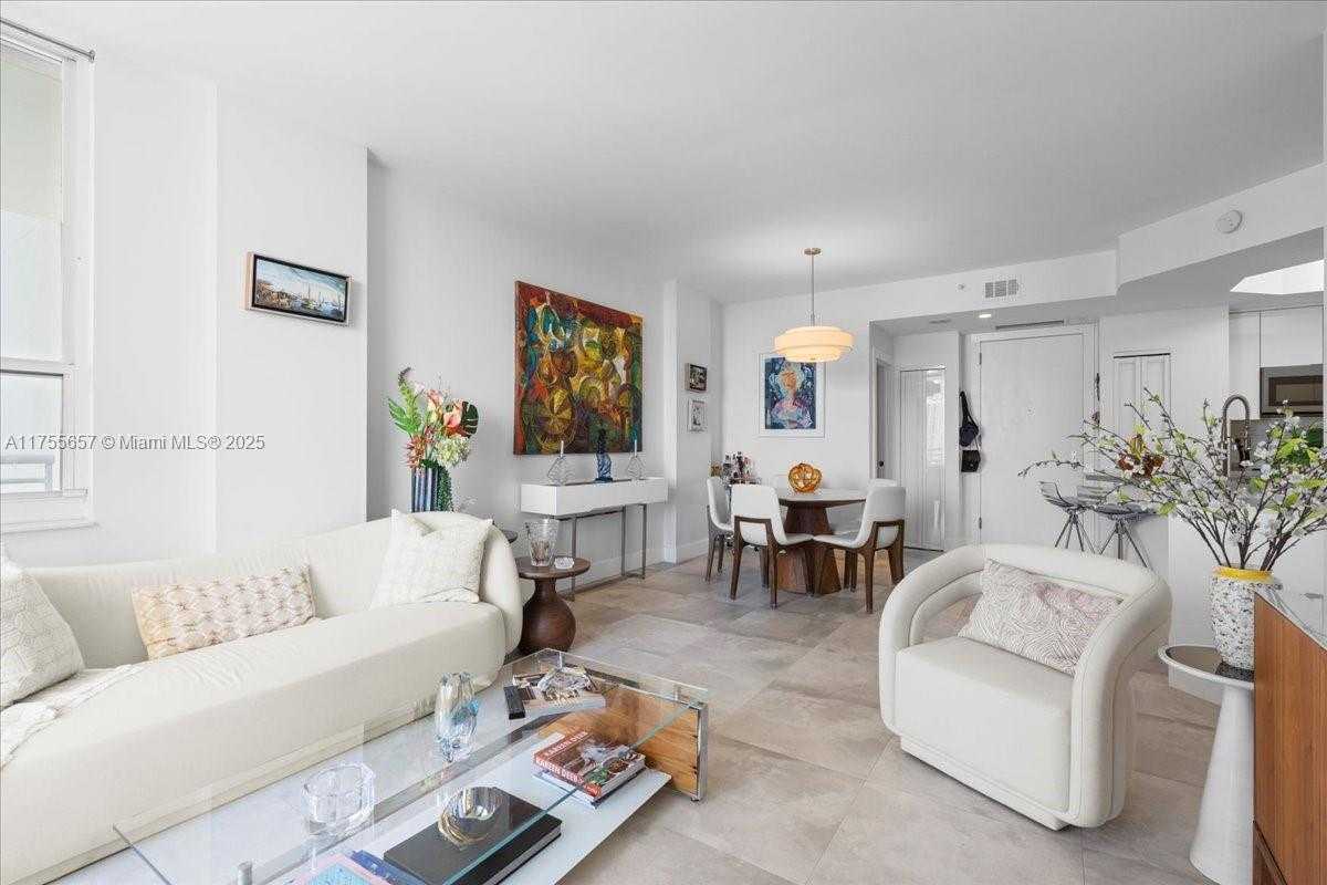 Small Image of 888 BRICKELL KEY DR #1502, Miami Number 17