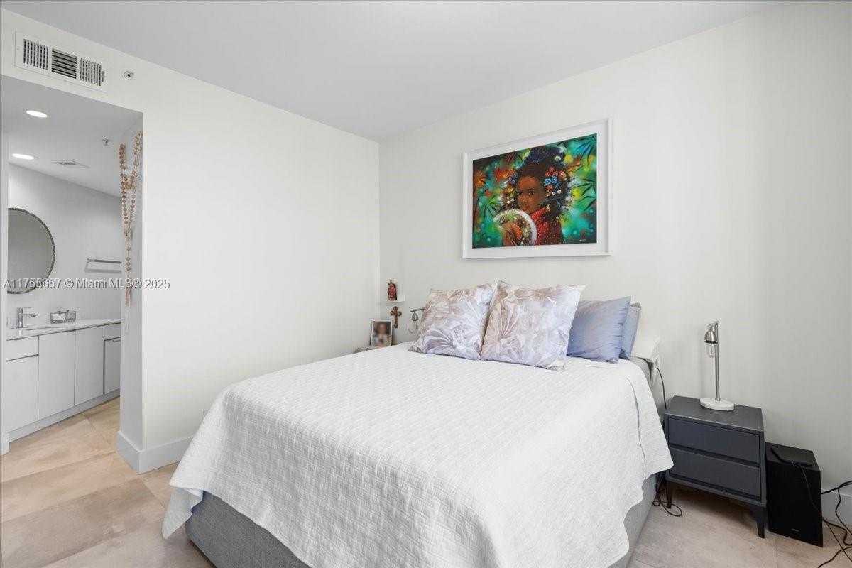 Small Image of 888 BRICKELL KEY DR #1502, Miami Number 27