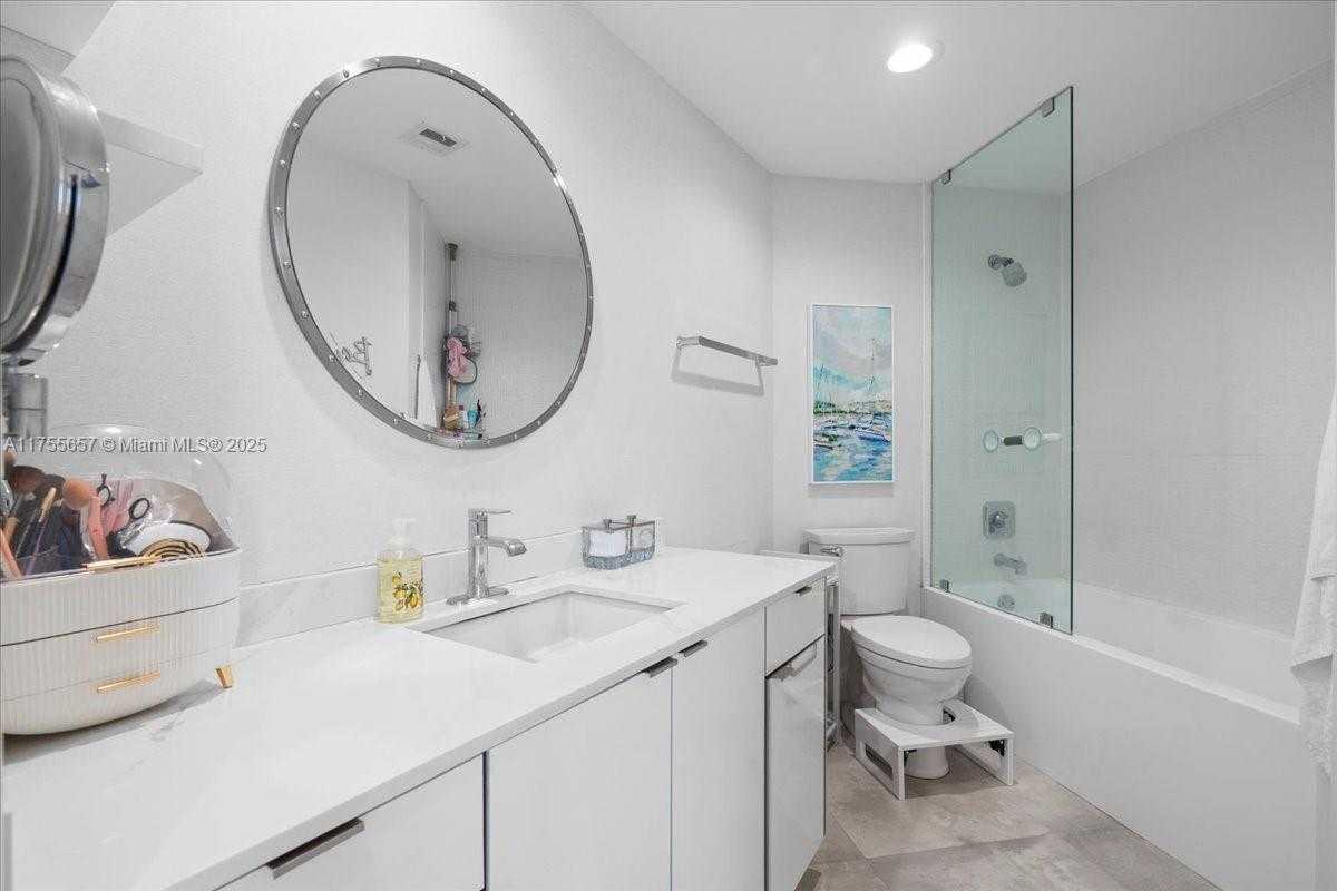 Small Image of 888 BRICKELL KEY DR #1502, Miami Number 31