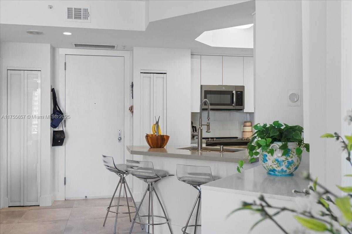 Small Image of 888 BRICKELL KEY DR #1502, Miami Number 8