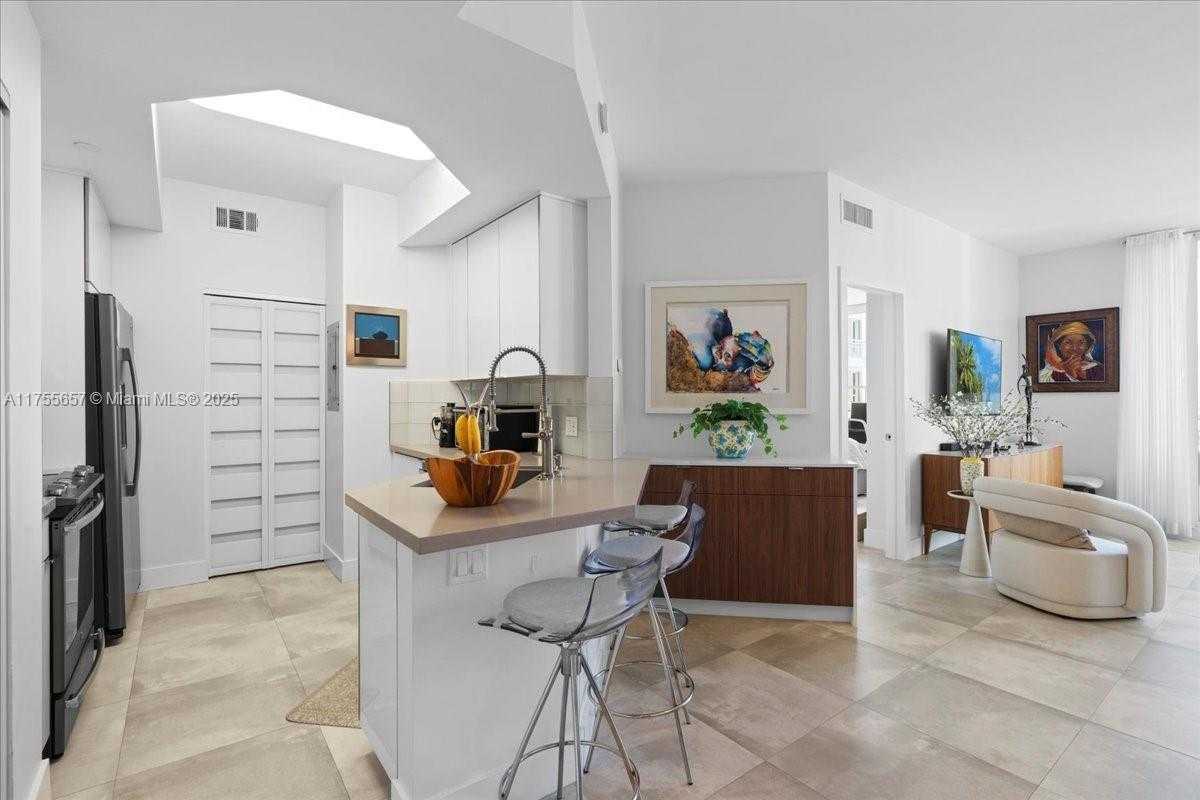 Small Image of 888 BRICKELL KEY DR #1502, Miami Number 9