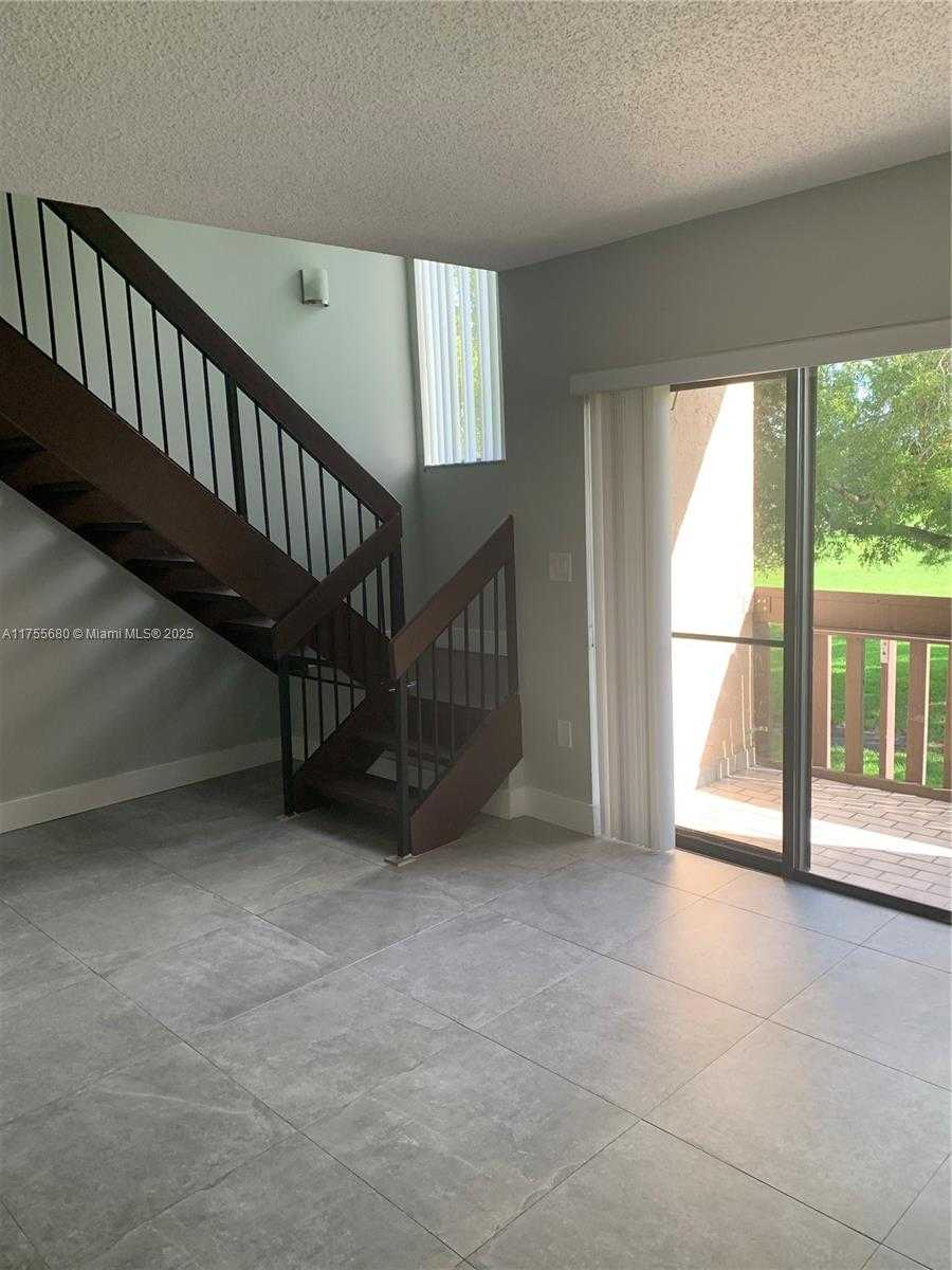 Small Image of 425 WEST PARK DR #12, Miami Number 10