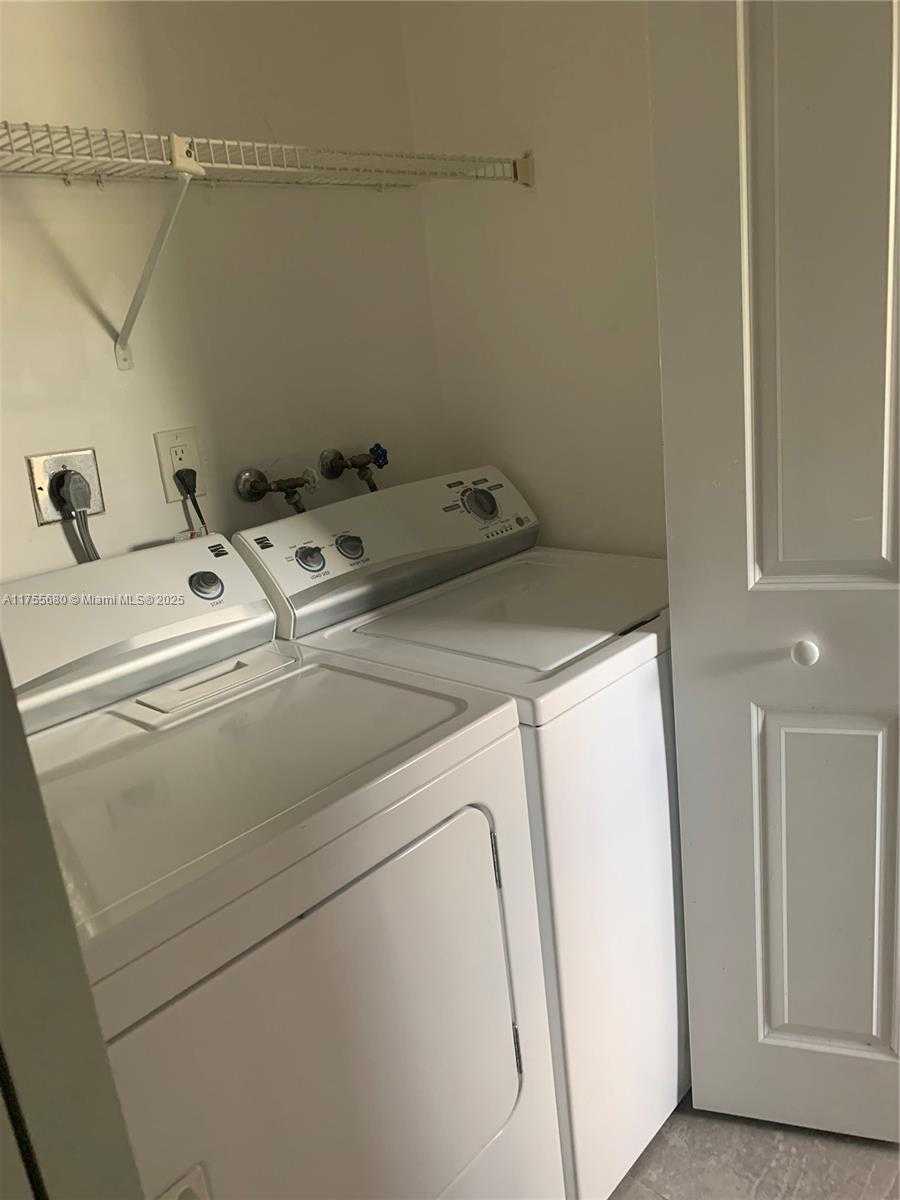 Small Image of 425 WEST PARK DR #12, Miami Number 12