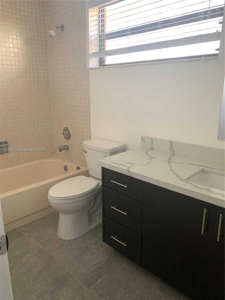Small Image of 425 WEST PARK DR #12, Miami Number 19