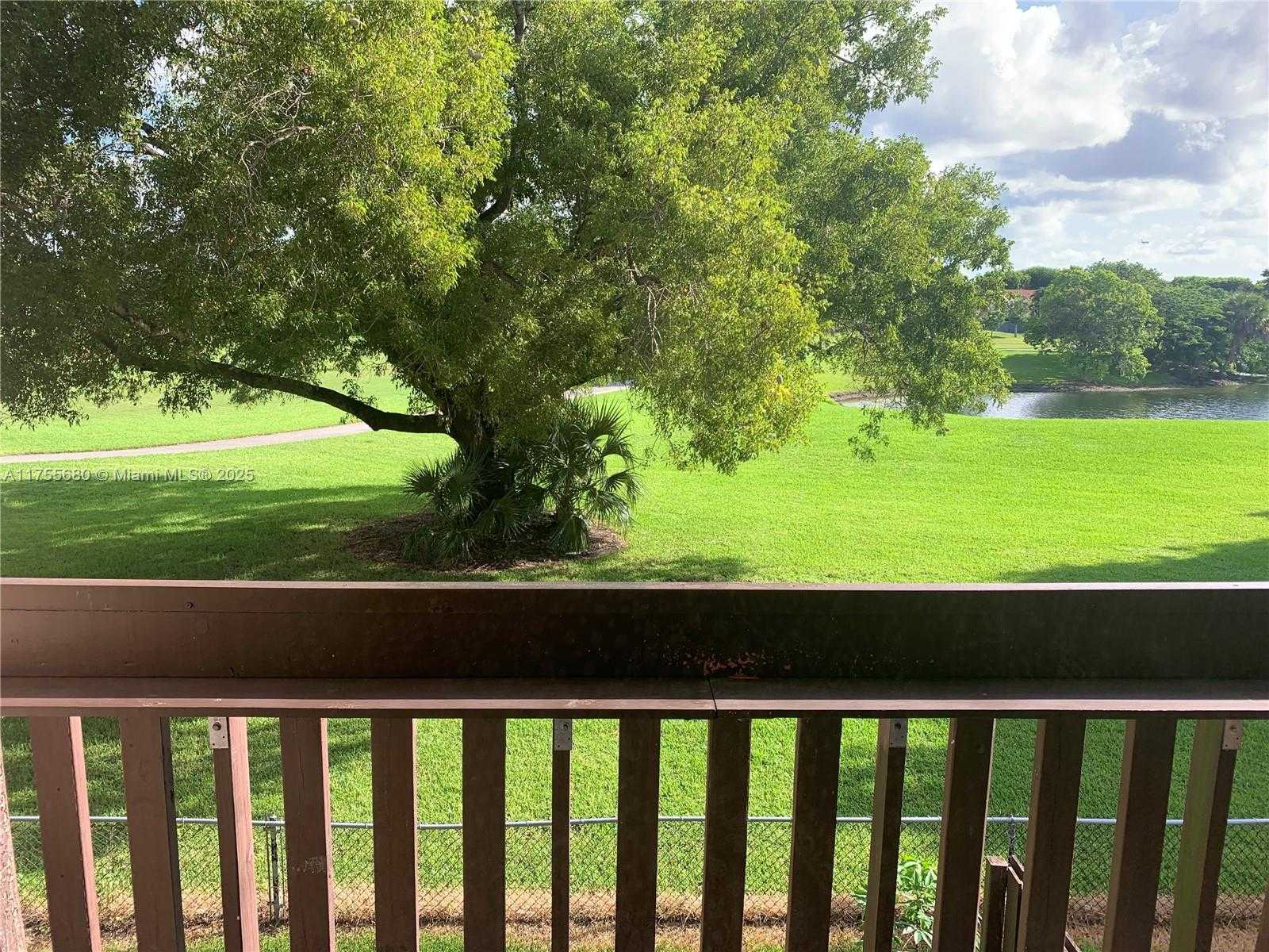 Small Image of 425 WEST PARK DR #12, Miami Number 22
