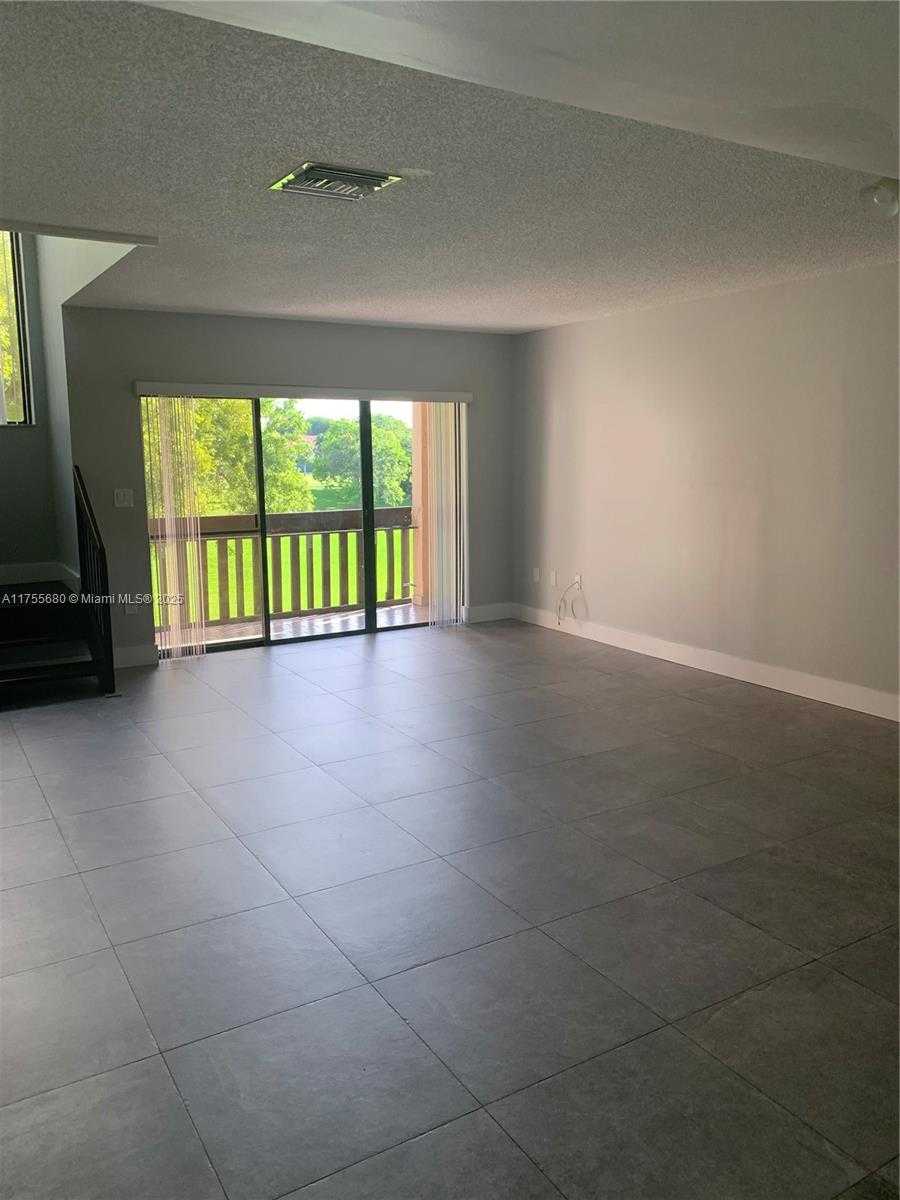 Small Image of 425 WEST PARK DR #12, Miami Number 7