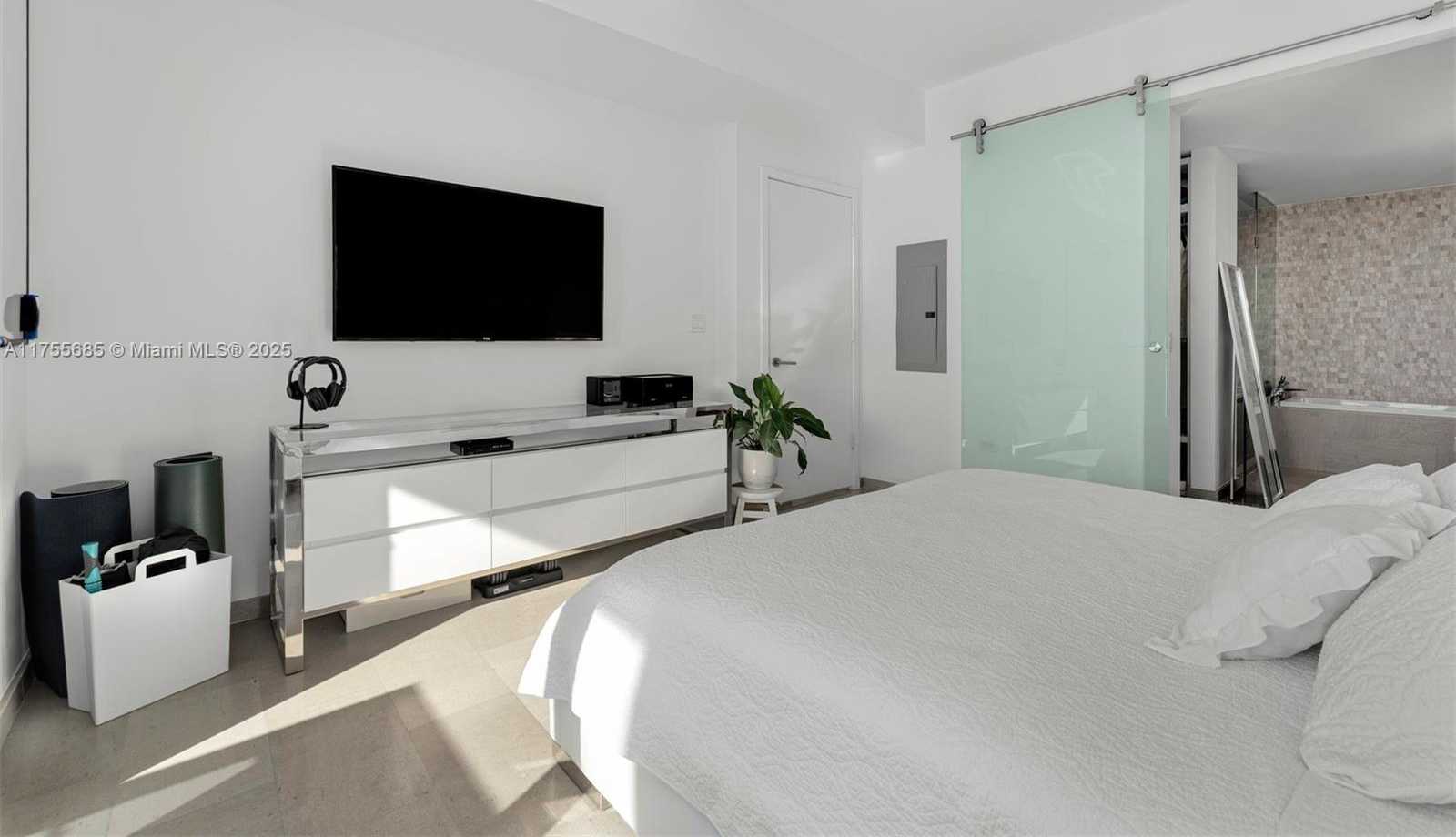 Small Image of 68 SOUTH EAST 6TH ST #3506, Miami Number 10