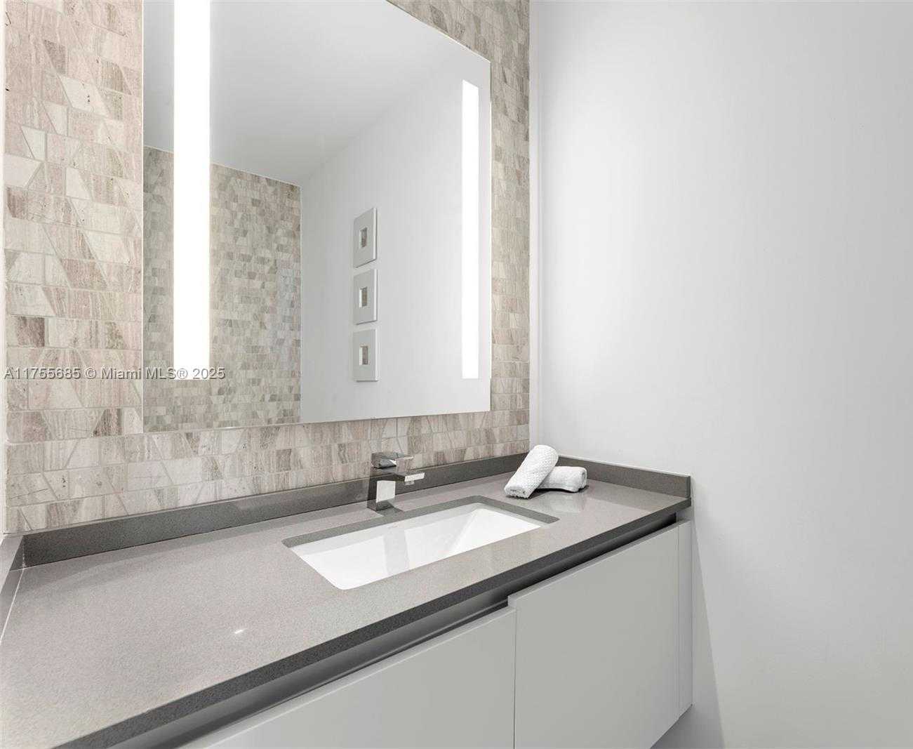 Small Image of 68 SOUTH EAST 6TH ST #3506, Miami Number 16