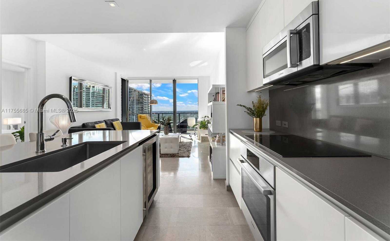 Small Image of 68 SOUTH EAST 6TH ST #3506, Miami Number 3