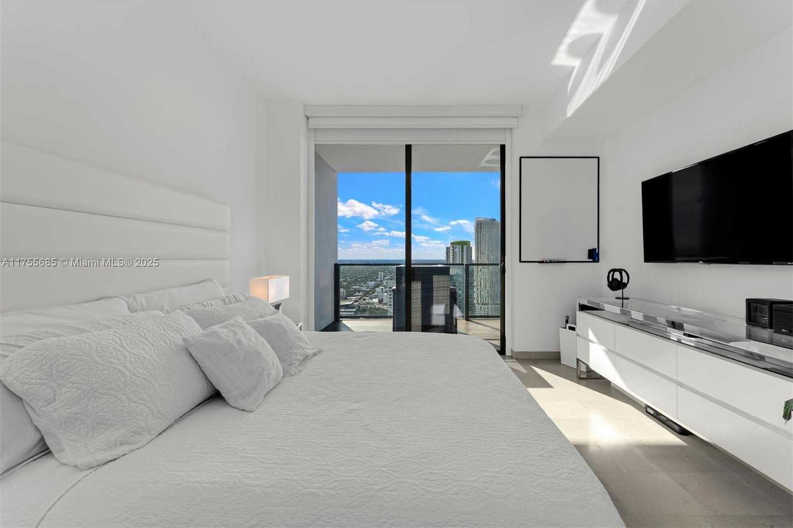 Small Image of 68 SOUTH EAST 6TH ST #3506, Miami Number 9