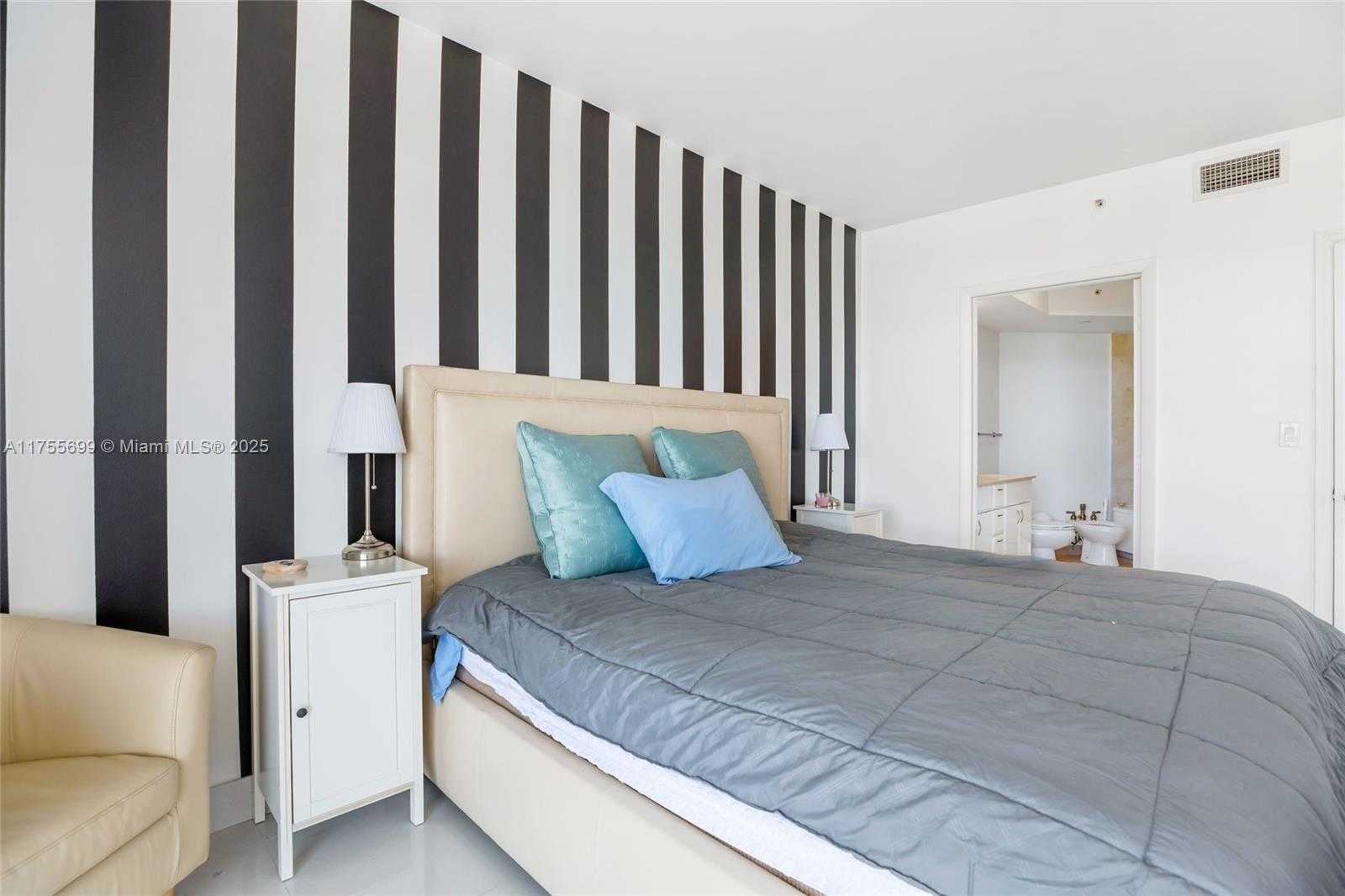 Small Image of 6365 COLLINS AVE #2108, Miami Beach Number 14