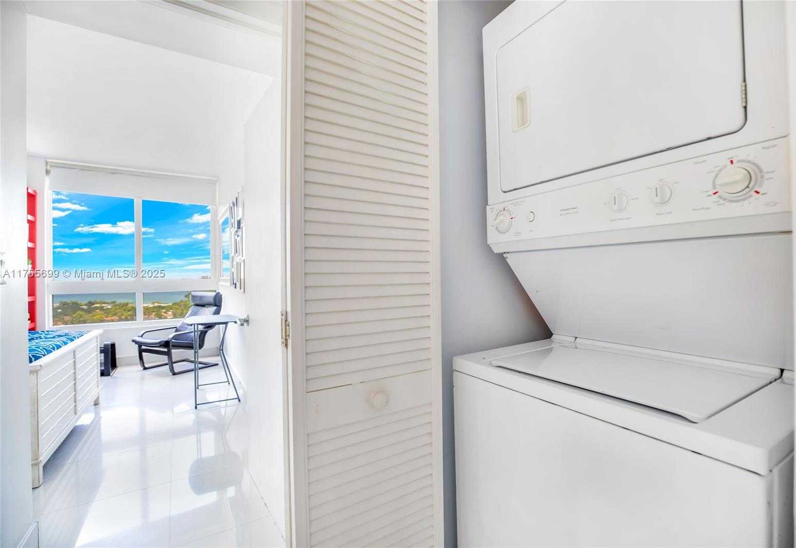 Small Image of 6365 COLLINS AVE #2108, Miami Beach Number 15