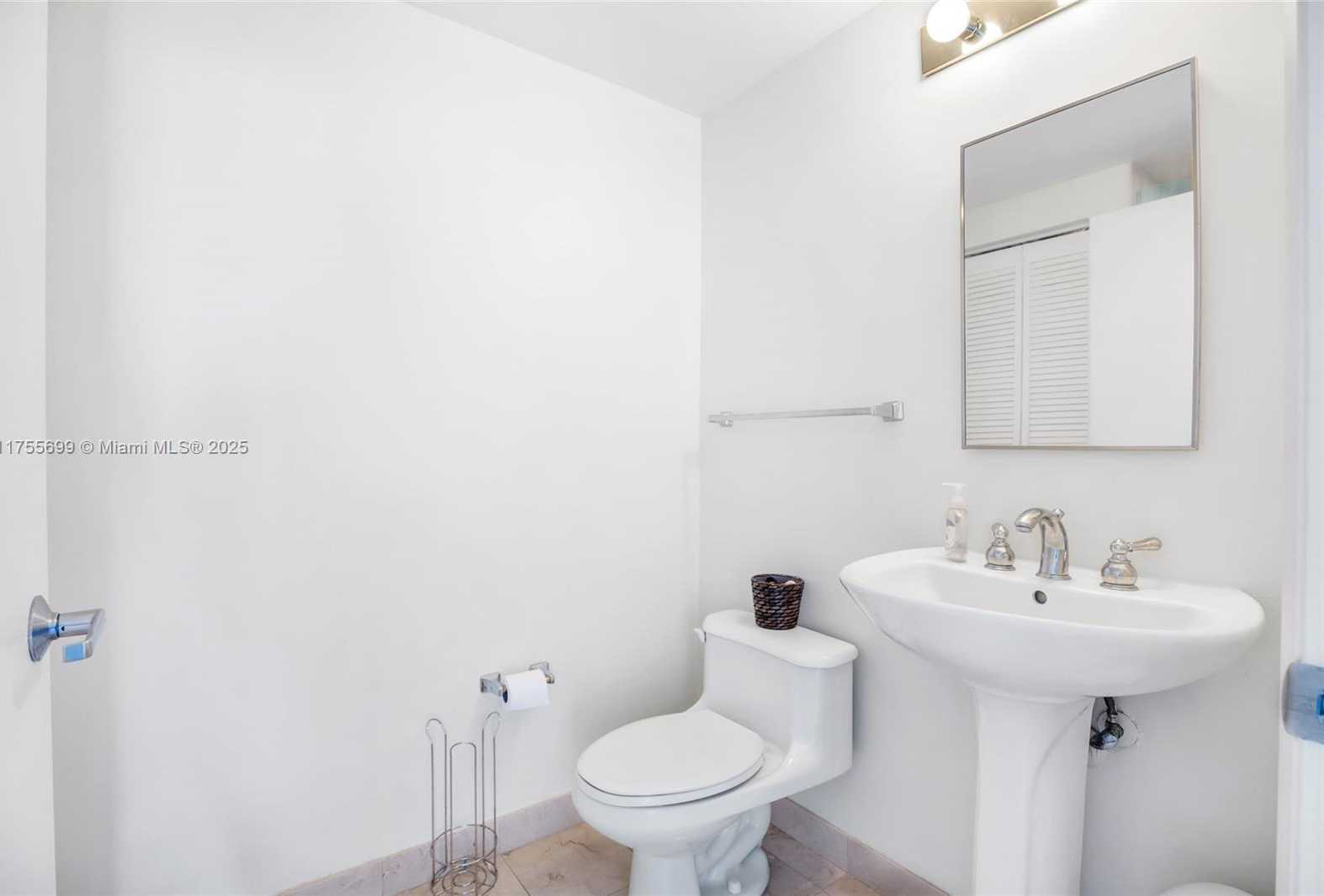 Small Image of 6365 COLLINS AVE #2108, Miami Beach Number 16
