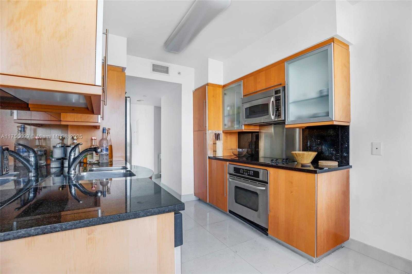Small Image of 6365 COLLINS AVE #2108, Miami Beach Number 9