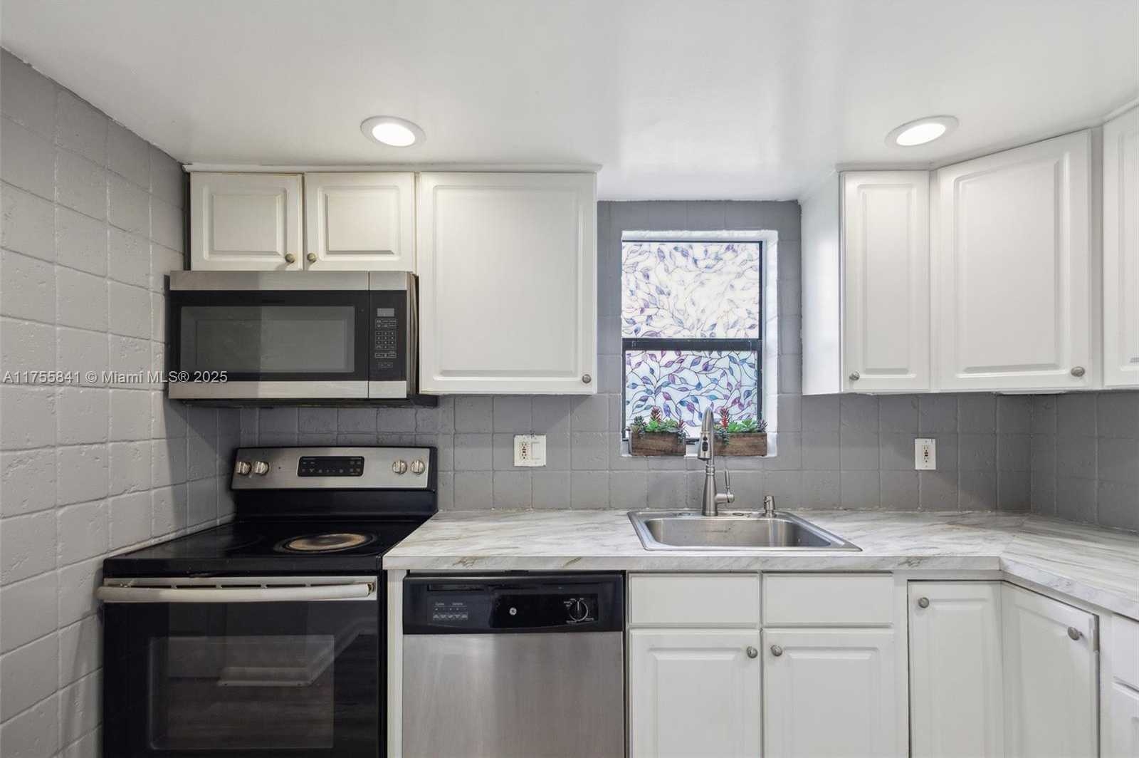 Small Image of 8090 NORTH WEST 13TH ST #I, Margate Number 11