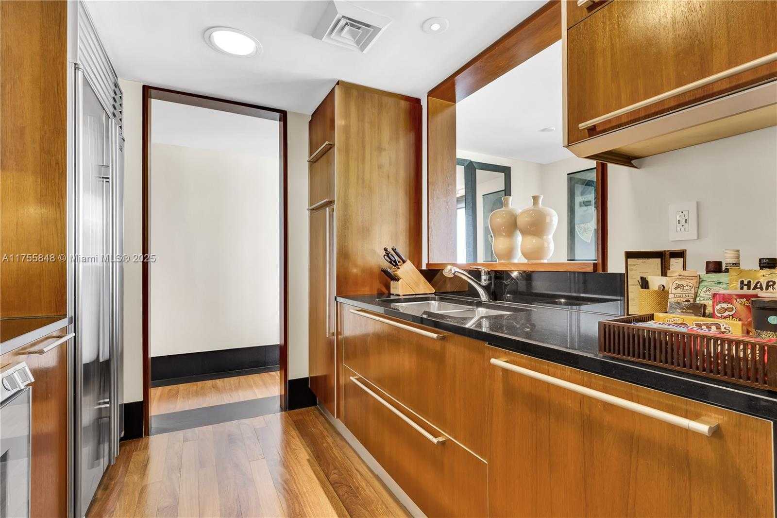 Small Image of 101 20 #1803/5, Miami Beach Number 6