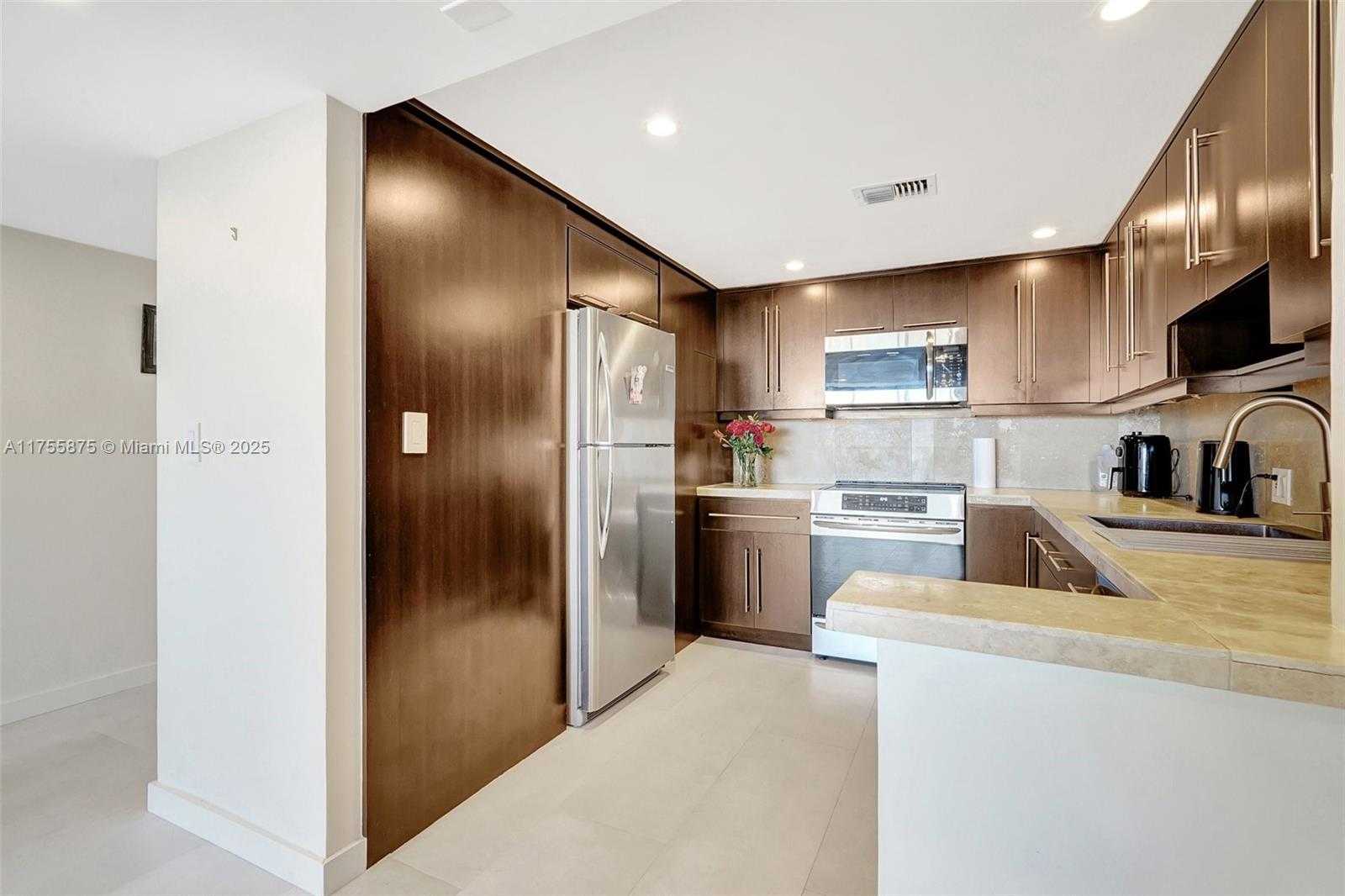 Small Image of 3675 NORTH COUNTRY CLUB DR #2310, Aventura Number 18
