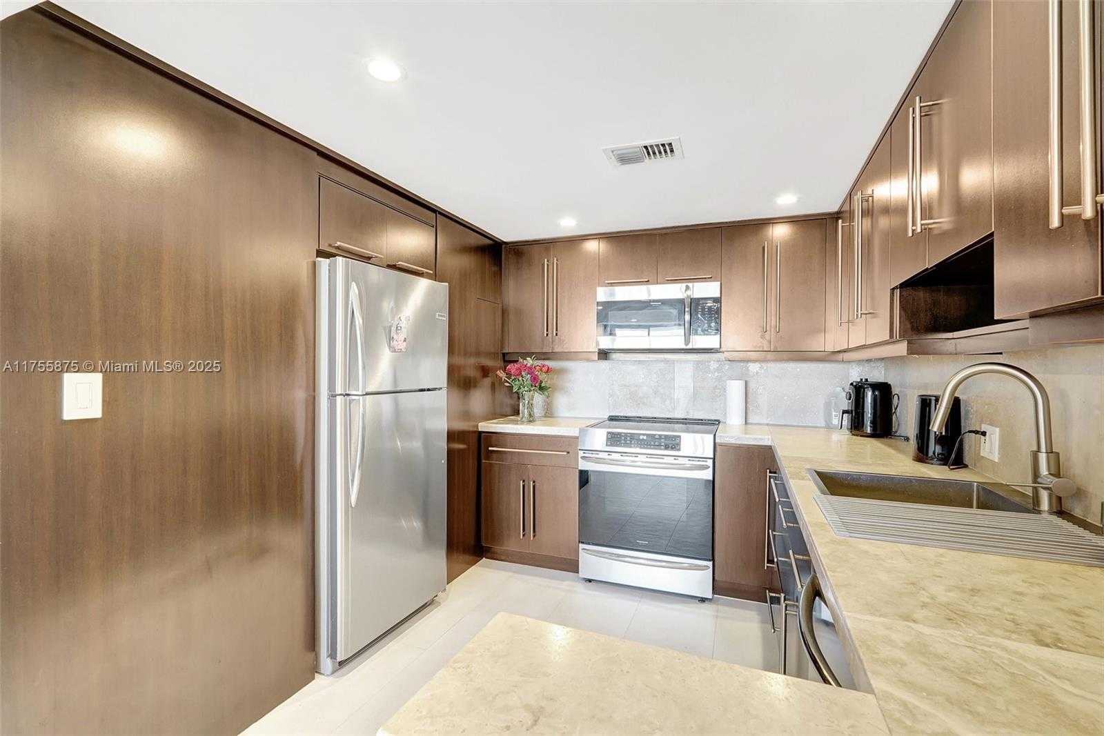 Small Image of 3675 NORTH COUNTRY CLUB DR #2310, Aventura Number 19