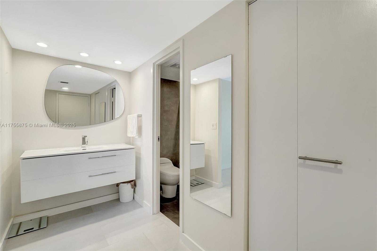Small Image of 3675 NORTH COUNTRY CLUB DR #2310, Aventura Number 32