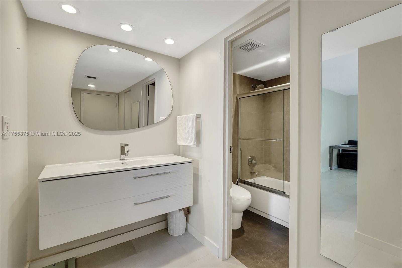 Small Image of 3675 NORTH COUNTRY CLUB DR #2310, Aventura Number 34