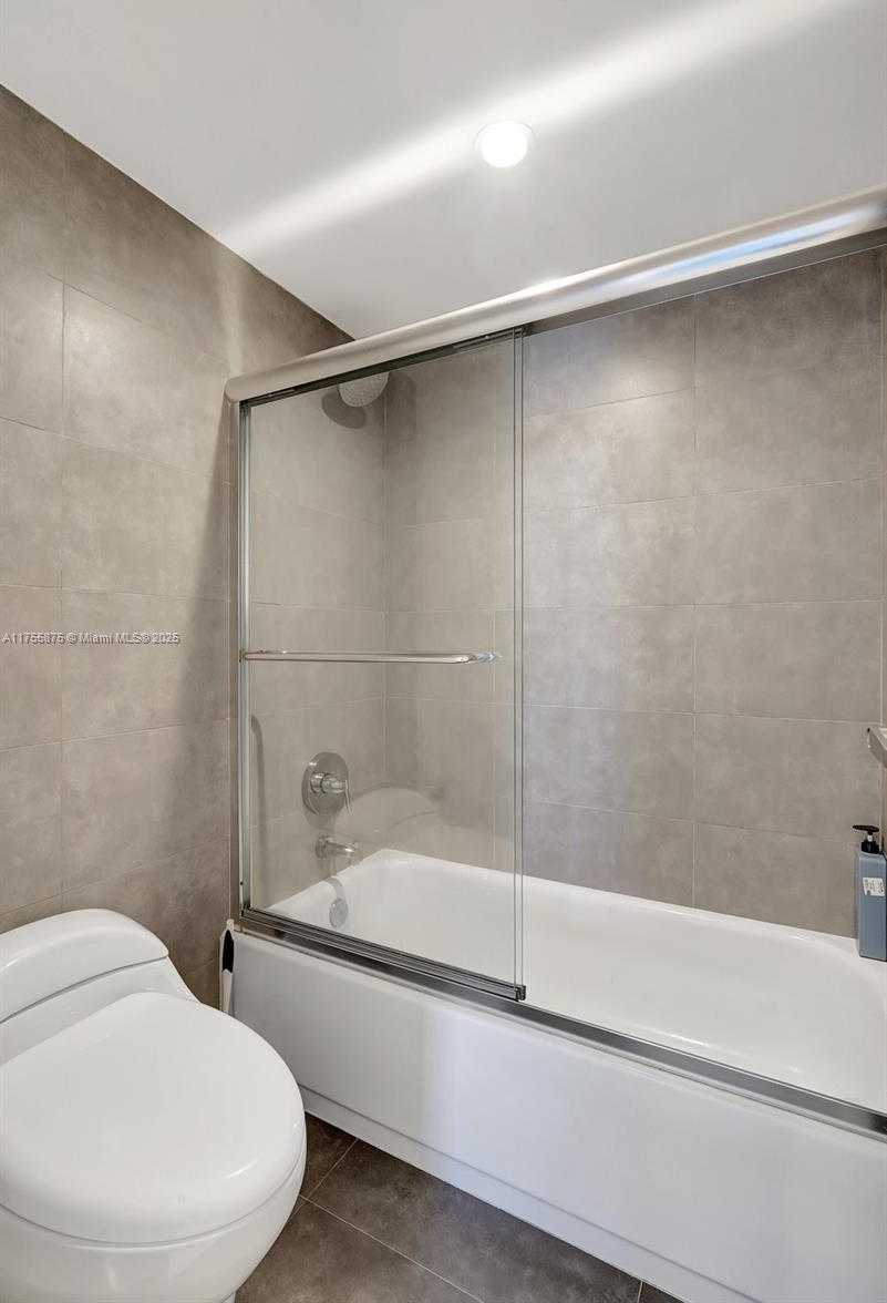 Small Image of 3675 NORTH COUNTRY CLUB DR #2310, Aventura Number 36
