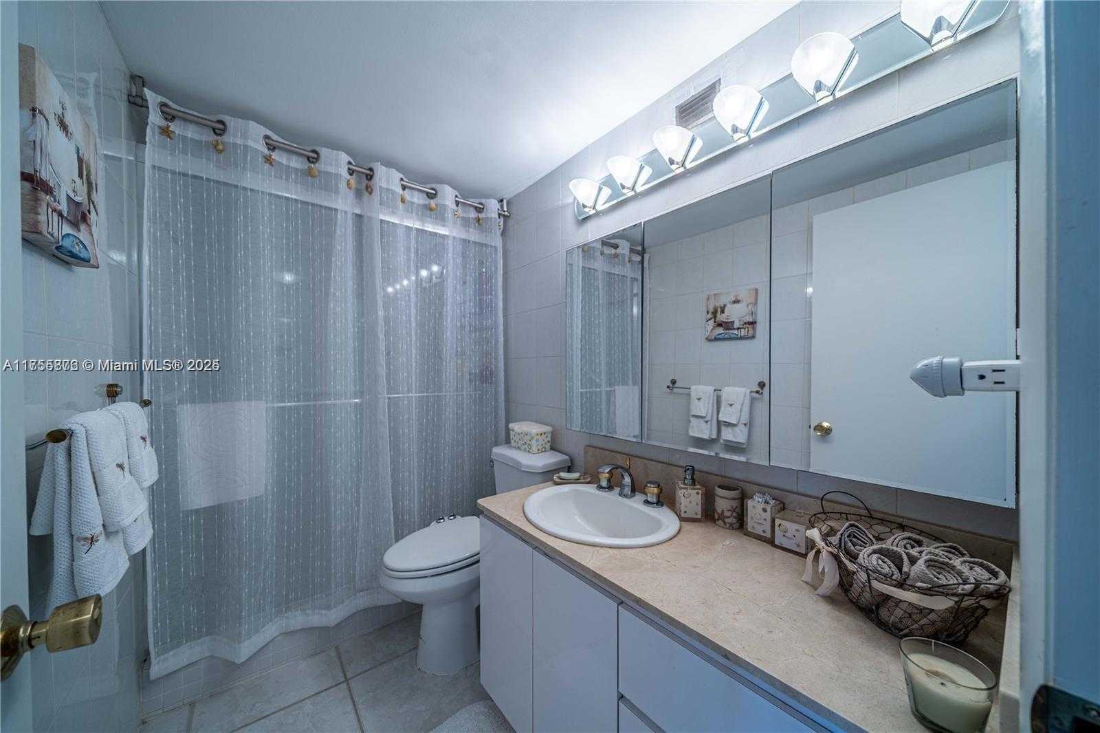 Small Image of 3800 SOUTH OCEAN DR #721, Hollywood Number 9