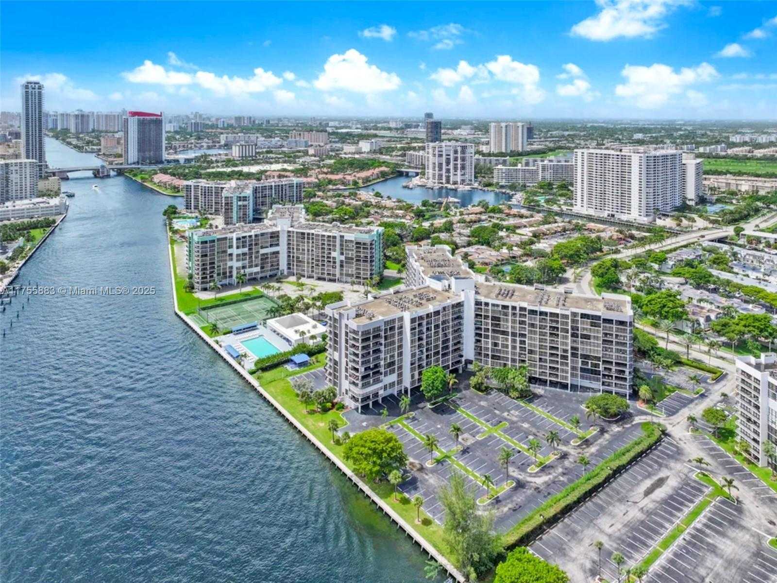 Small Image of 600 PARKVIEW DR #1109, Hallandale Beach Number 2