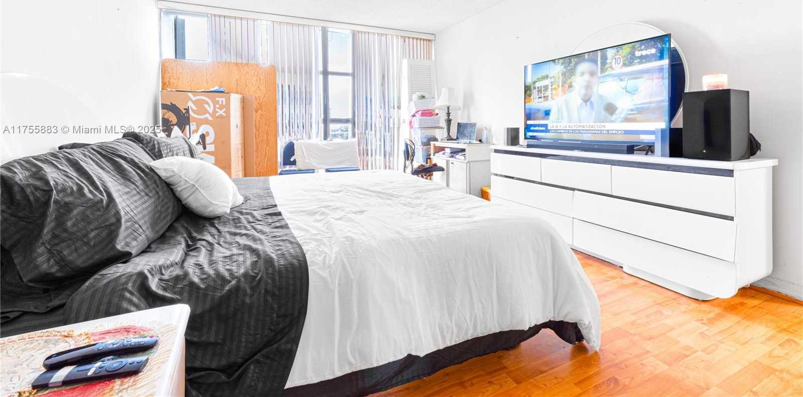 Small Image of 600 PARKVIEW DR #1109, Hallandale Beach Number 23