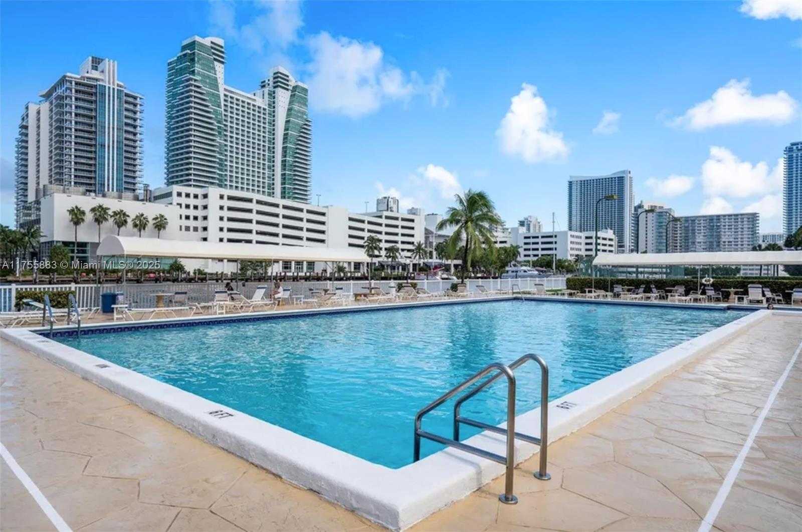 Small Image of 600 PARKVIEW DR #1109, Hallandale Beach Number 3