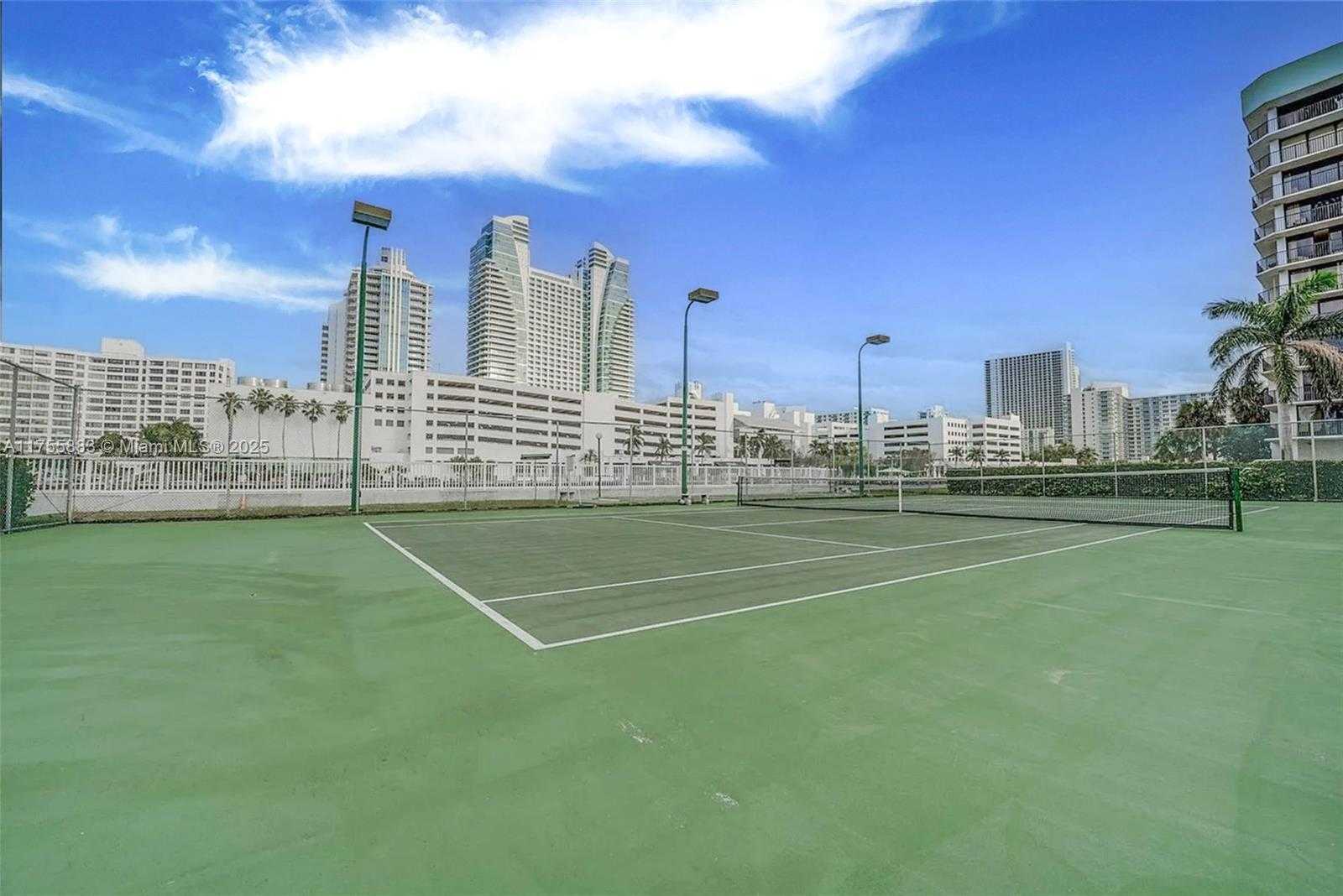 Small Image of 600 PARKVIEW DR #1109, Hallandale Beach Number 5