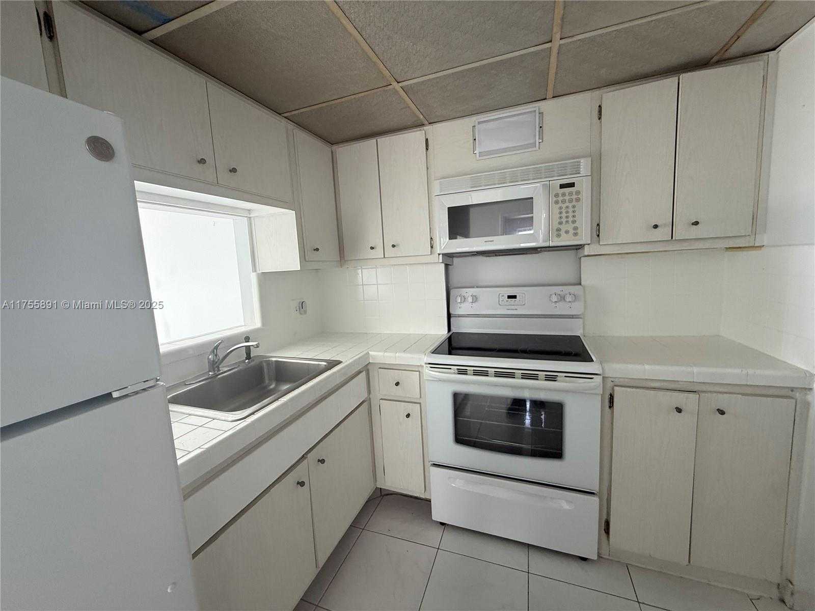 Small Image of 400 KINGS POINT DR #801, Sunny Isles Beach Number 11