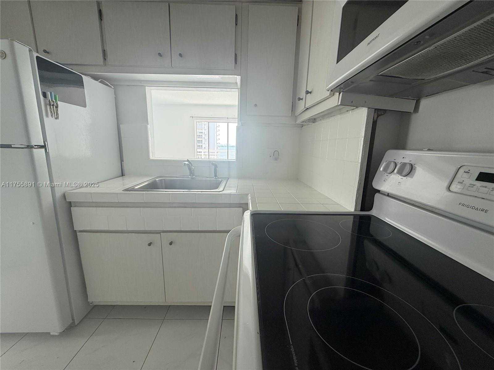 Small Image of 400 KINGS POINT DR #801, Sunny Isles Beach Number 17