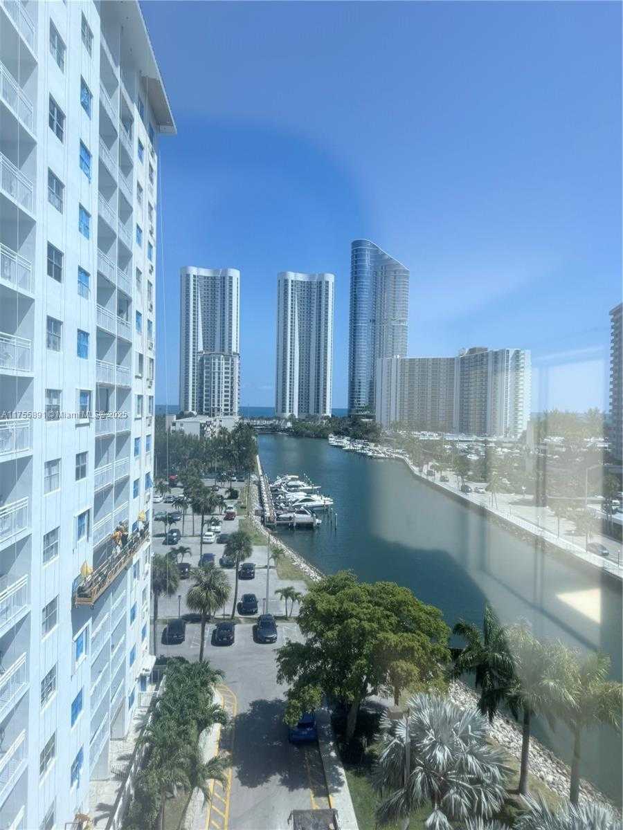 Small Image of 400 KINGS POINT DR #801, Sunny Isles Beach Number 4