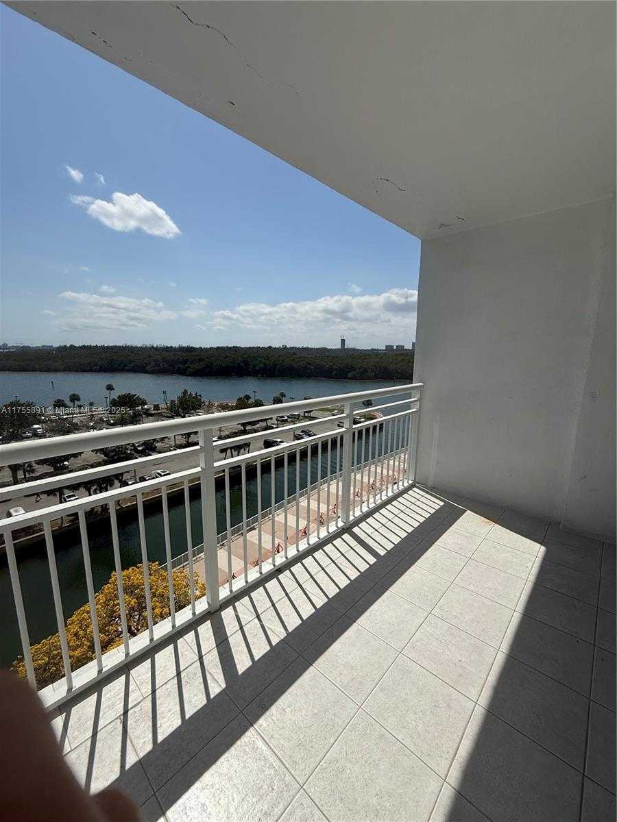 Small Image of 400 KINGS POINT DR #801, Sunny Isles Beach Number 5
